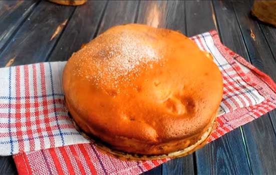 Пышная шарлотка на кефире (в духовке) - Вкусный яблочный пирог