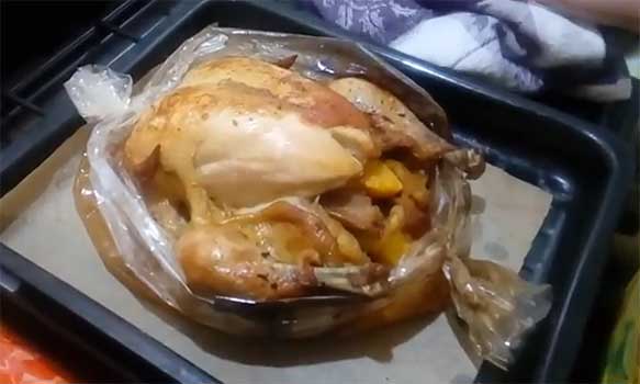 Курица в духовке запеченная в рукаве с яблоками и апельсинами